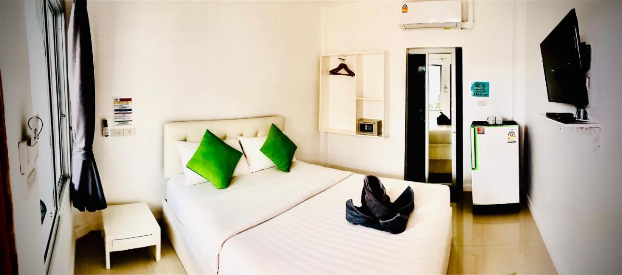 Koh Larn White House Hotel Kültér fotó
