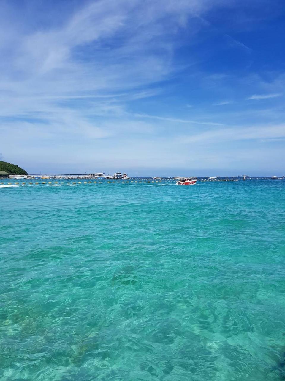 Koh Larn White House Hotel Kültér fotó